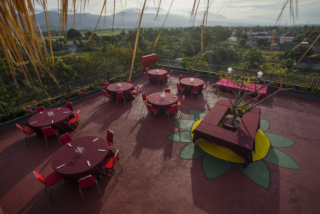 Pratama Hotel & Convention Mataram Exterior foto