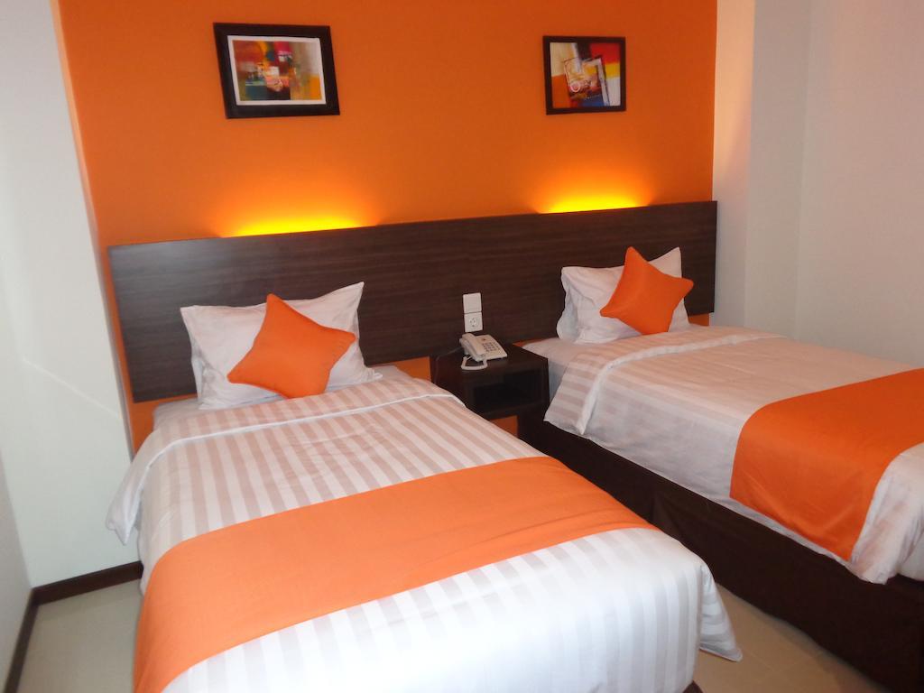Pratama Hotel & Convention Mataram Exterior foto