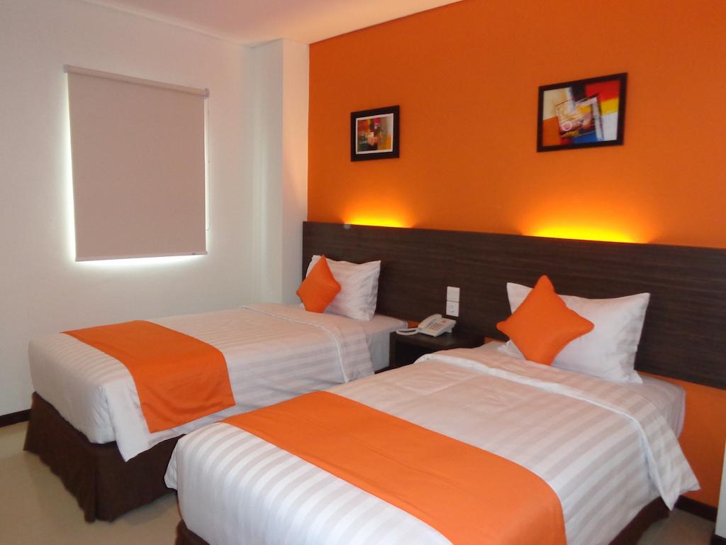 Pratama Hotel & Convention Mataram Exterior foto