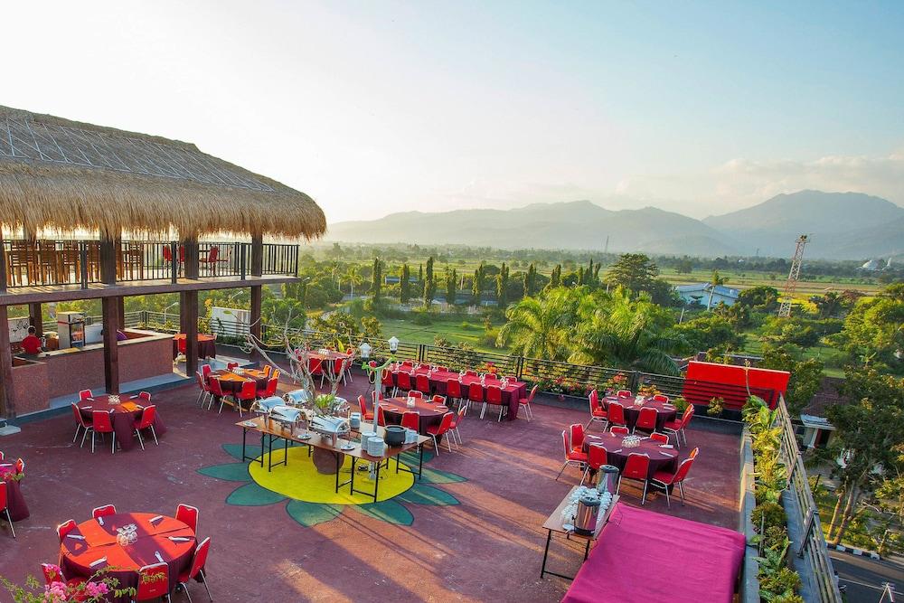 Pratama Hotel & Convention Mataram Exterior foto