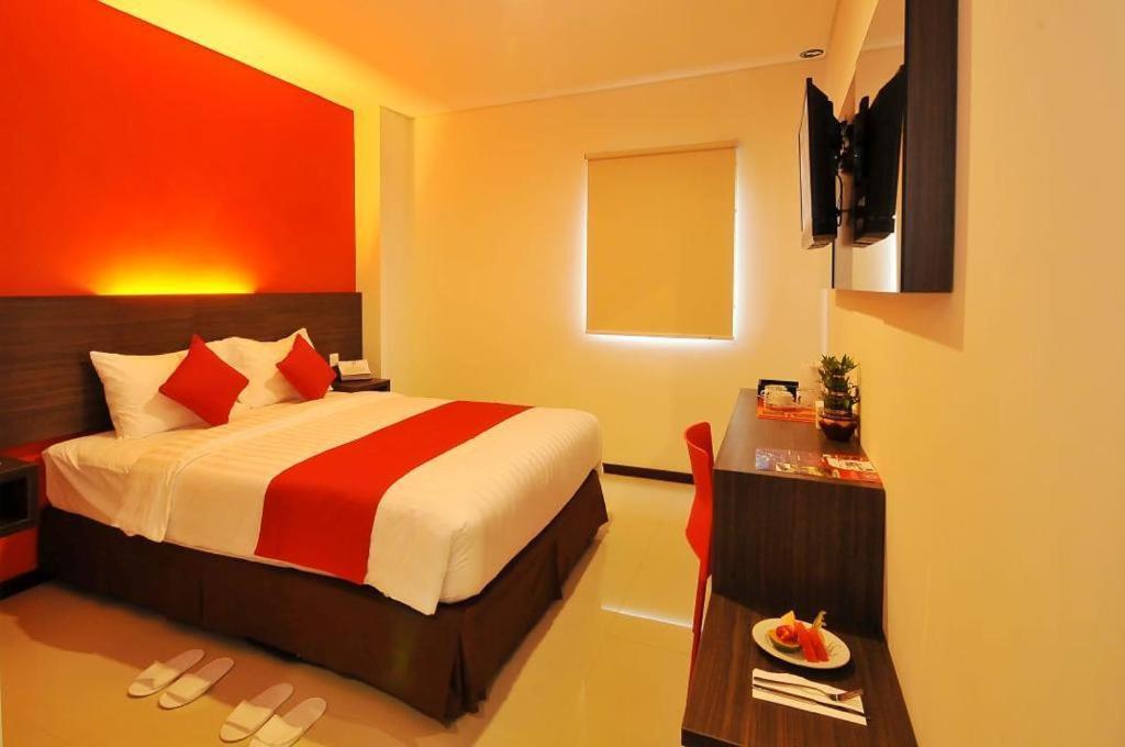 Pratama Hotel & Convention Mataram Exterior foto