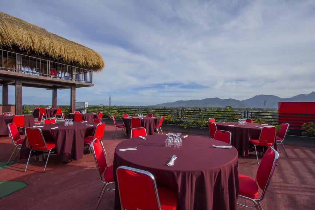 Pratama Hotel & Convention Mataram Exterior foto