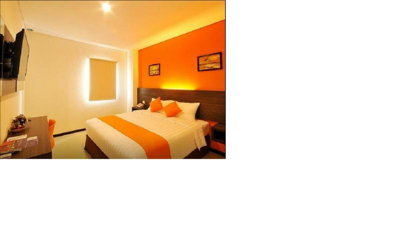 Pratama Hotel & Convention Mataram Exterior foto
