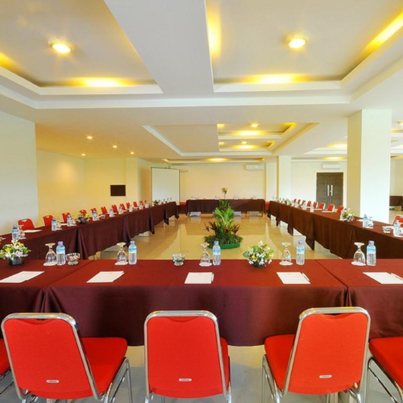 Pratama Hotel & Convention Mataram Exterior foto