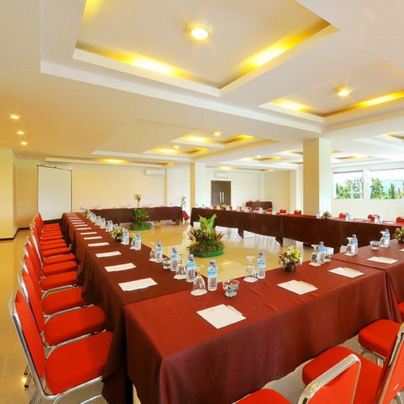 Pratama Hotel & Convention Mataram Exterior foto